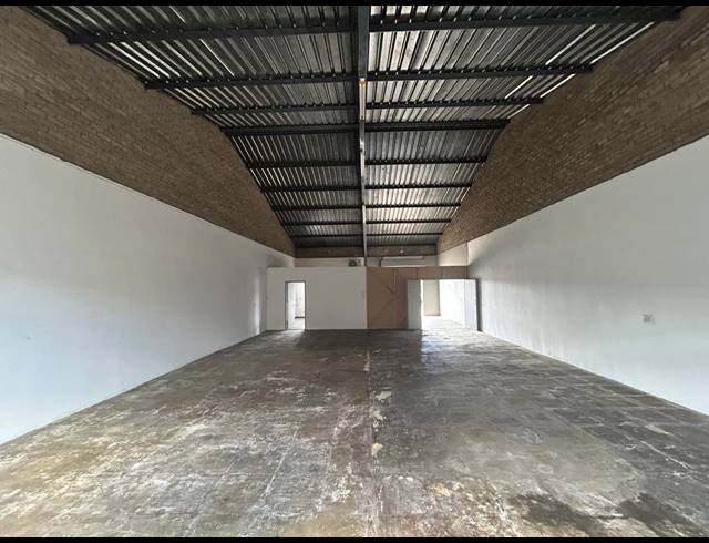 180M² WAREHOUSE TO LET IN WHITE RIVER CENTRAL